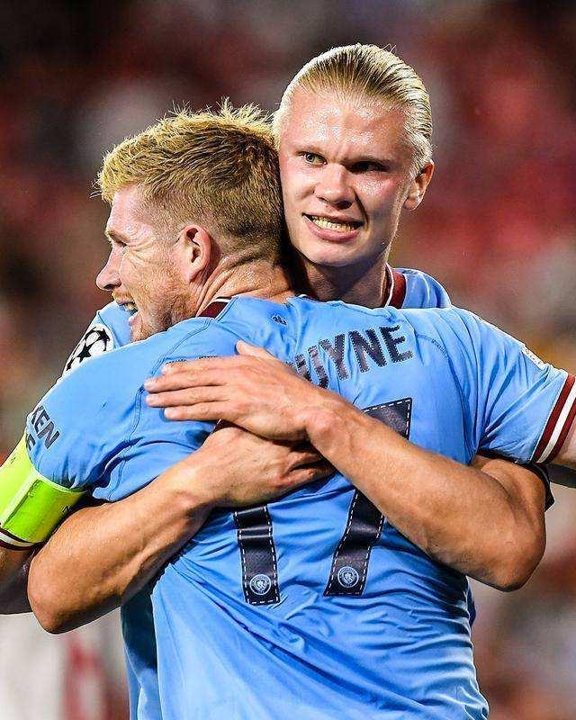 早报：推开门重逢再相拥？（早报：开门相见，是否还能相拥？）