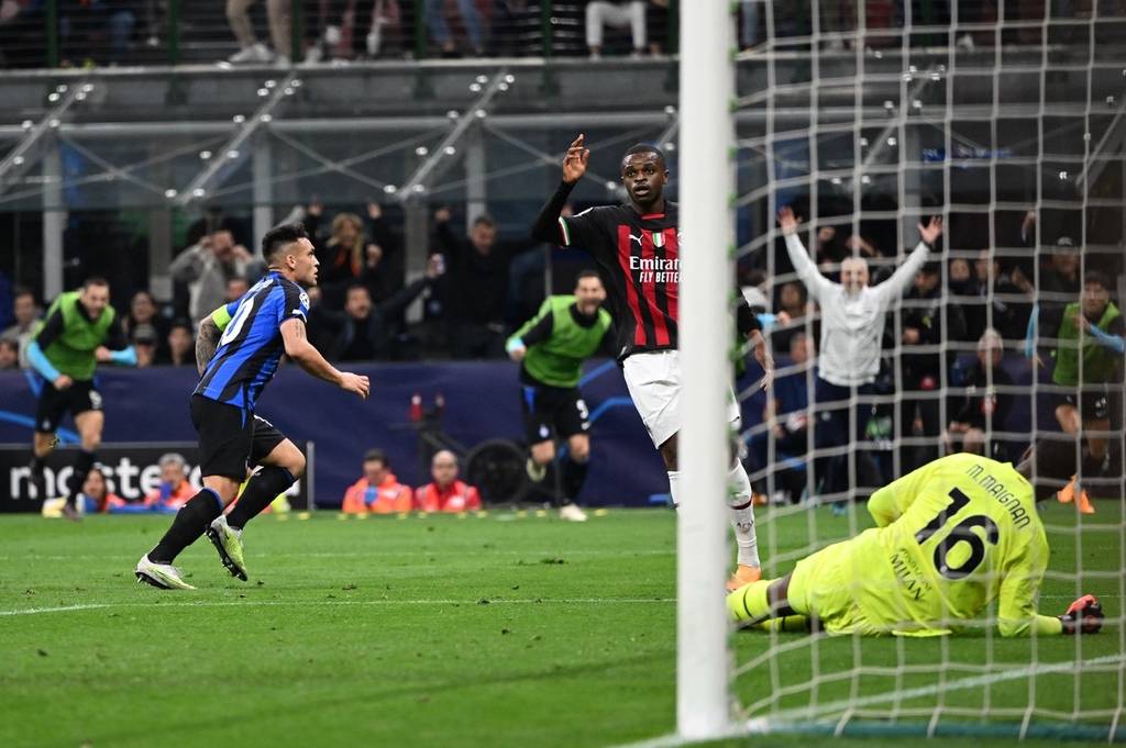 群雄争霸，意甲连续第二年至少4支排名前列的球队相差2分以内（混战升级：意甲连续两年至少四强积分差不超2分）