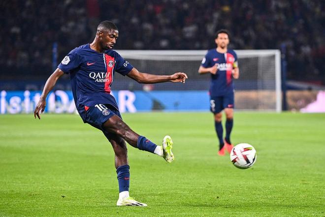 镜报：英超俱乐部密切关注维尼修斯，曼联利物浦都曾对他有意（镜报：英超多队关注维尼修斯，曼联、利物浦均曾有意）