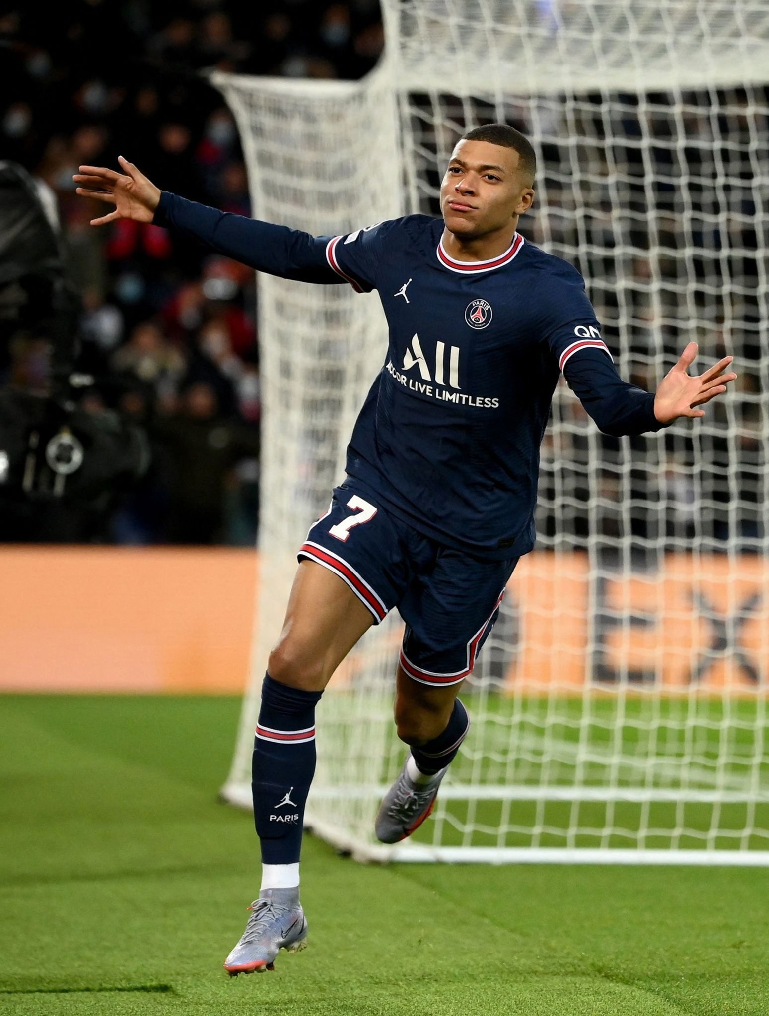 皇马名宿世纪同框（皇马传奇罕见同框）