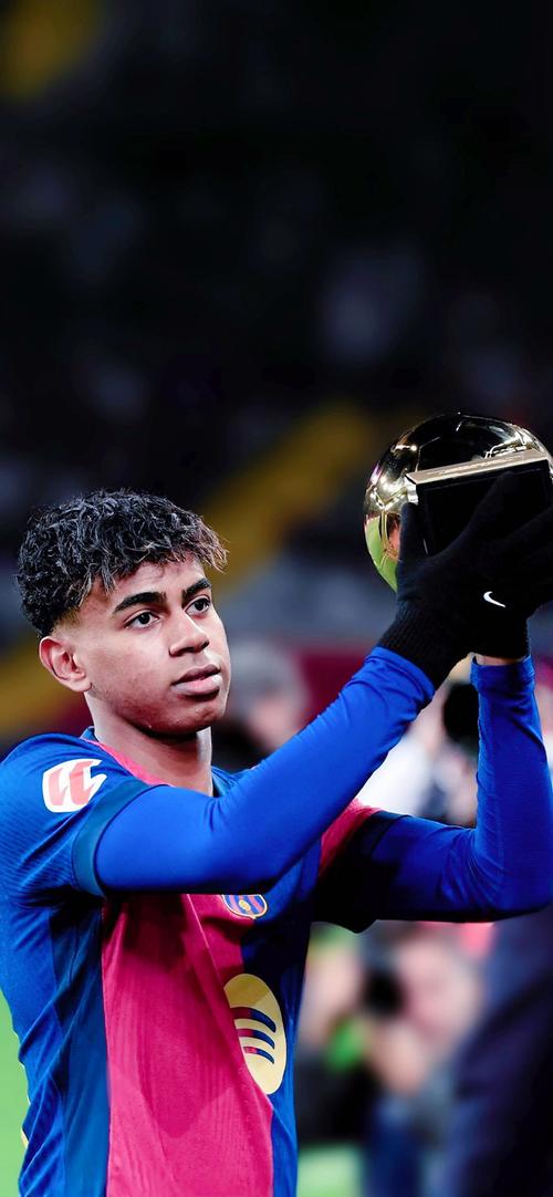 佩德里时隔1各月再为巴萨登场，送出28次传球，3次过人成功（佩德里时隔一月复出为巴萨出战，完成28次传球与3次成功过人）