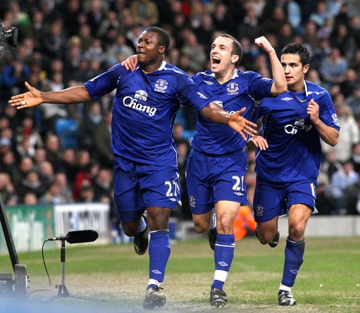 谭龙效力亚泰8年陪球队降级又冲超，如今再次跟随球队降级（谭龙在亚泰八年，历经降级与冲超，如今再度随队降级）