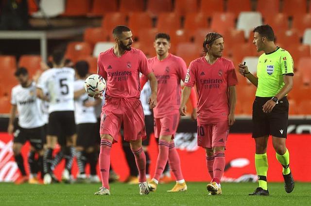 后防线“最细”的男人，超越西门哥，一跃成为米兰第三大射手（防线最“细”的男人超越西门哥，一举跻身米兰历史射手榜第三）